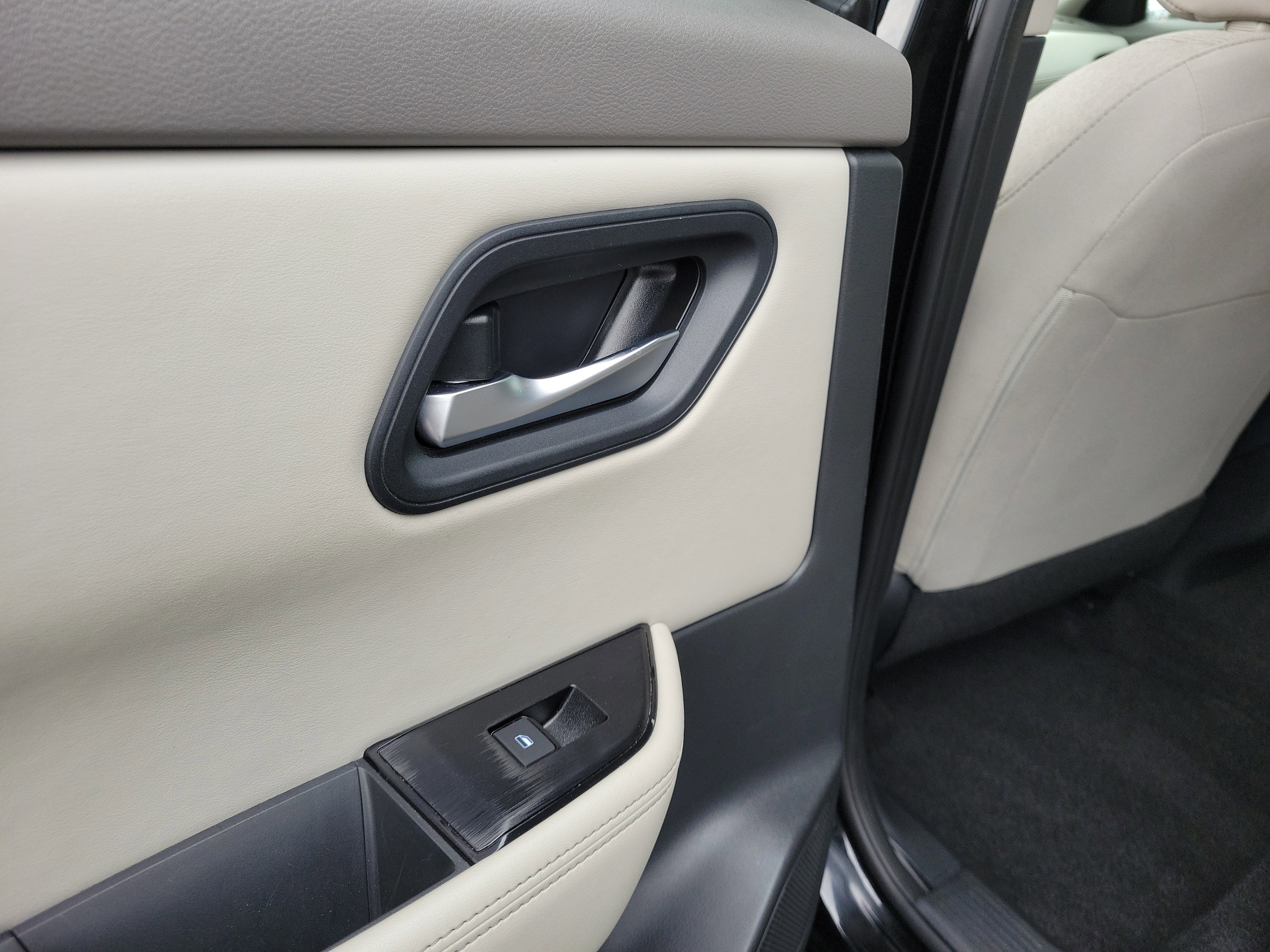 Used 2025 Super Black Nissan SV image 13