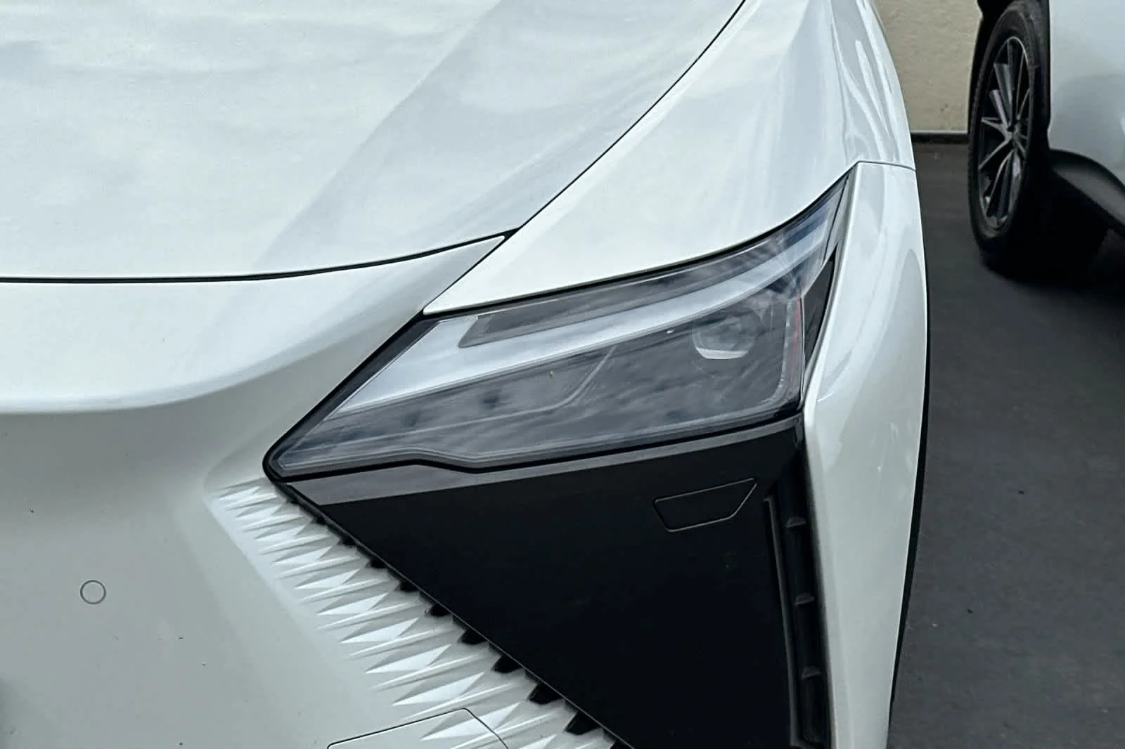 Used 2023 Eminent White Pearl Lexus Premium image 11