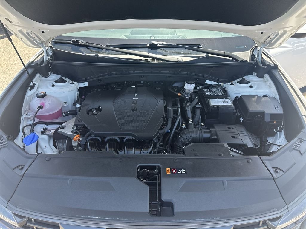 Used 2025 White Hyundai SEL image 33