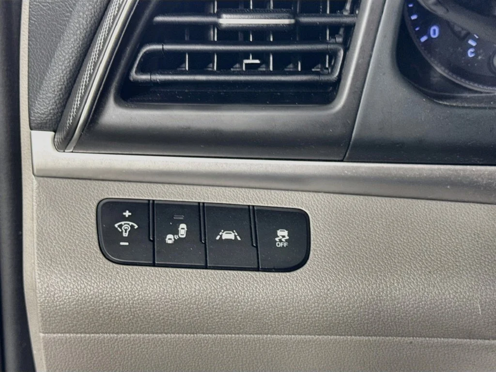 Used 2019 Machine Gray Hyundai Value Edition image 10