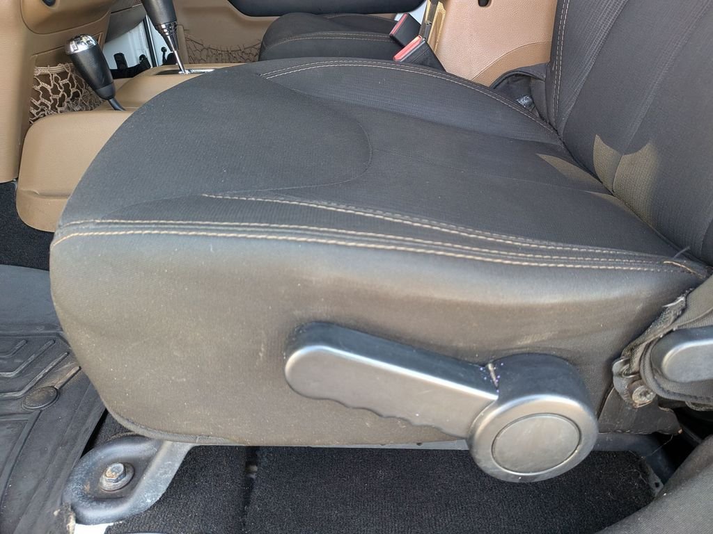Used 2014 White Jeep Unlimited Sahara image 15