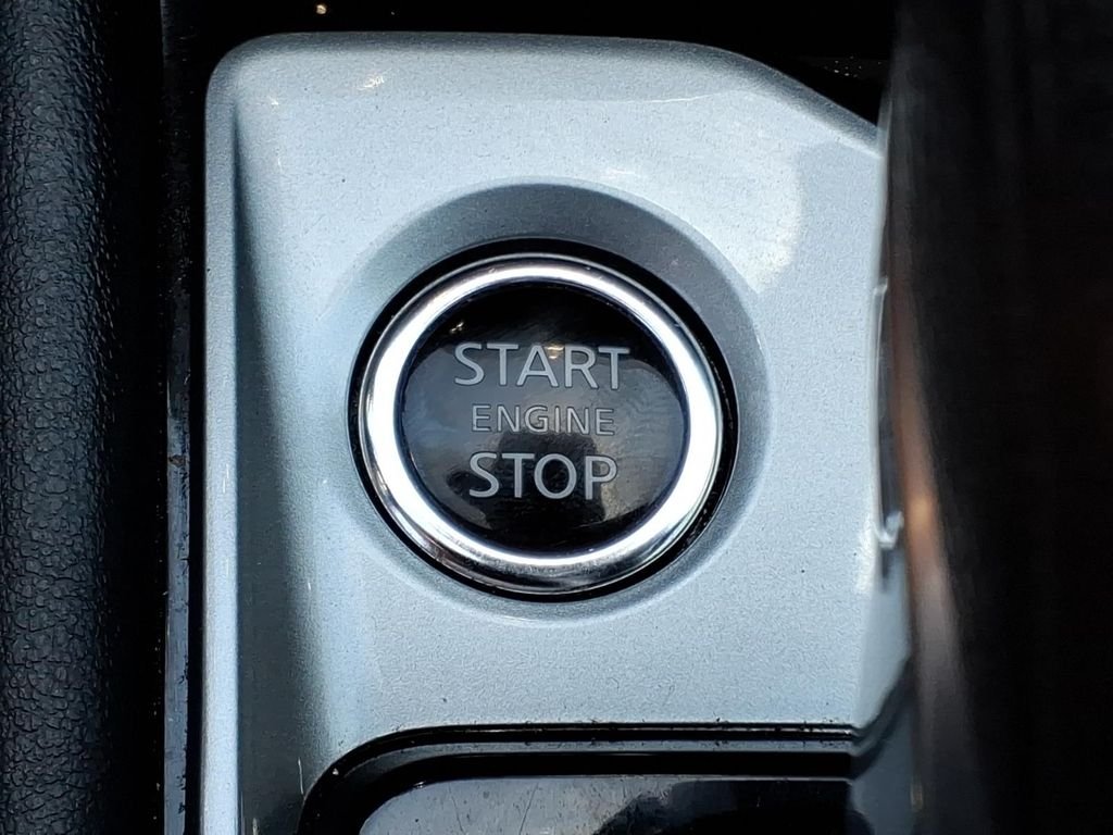 Used 2022 Pearl White Nissan 2.5 SR image 14