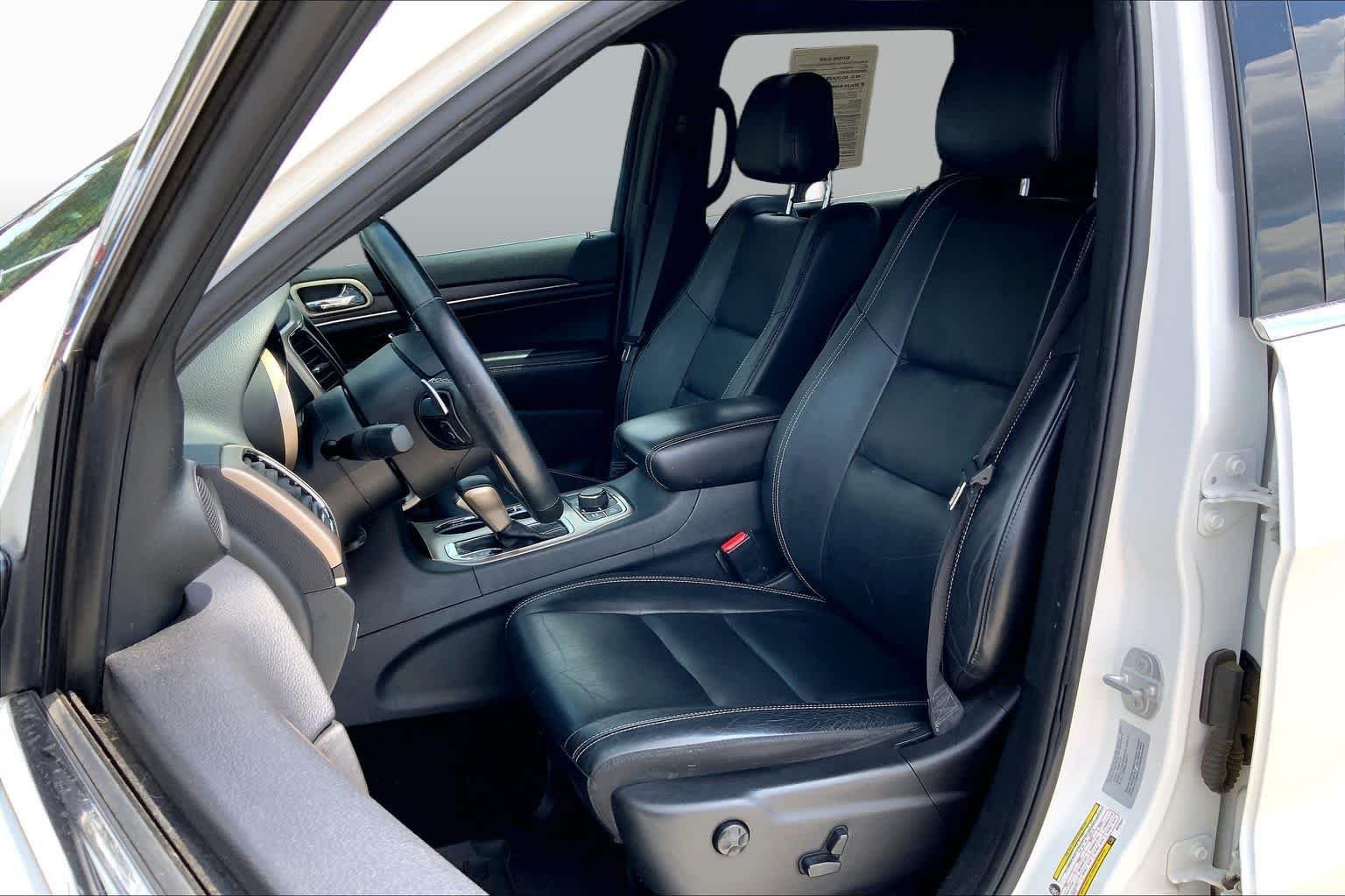 Used 2017 Bright White Clearcoat Jeep Limited image 8