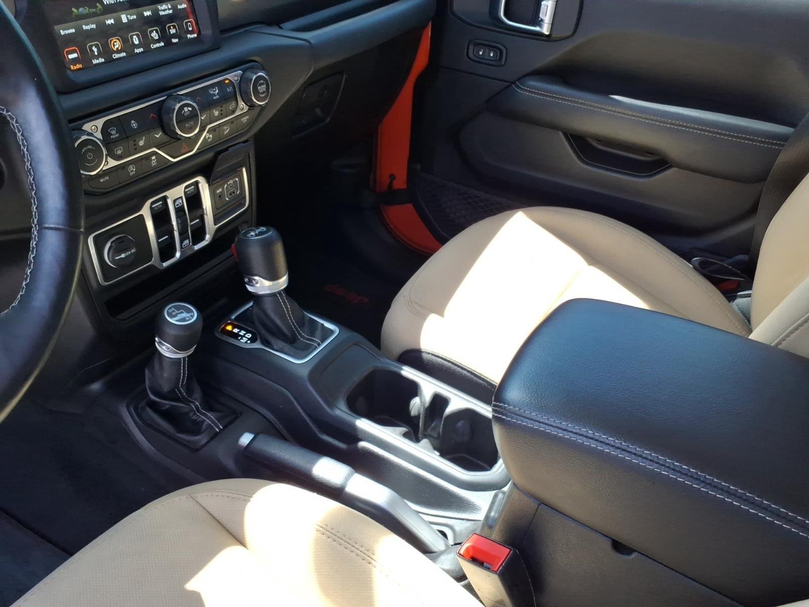 Used 2018 Punkn Metallic Clearcoat Jeep Sahara image 23