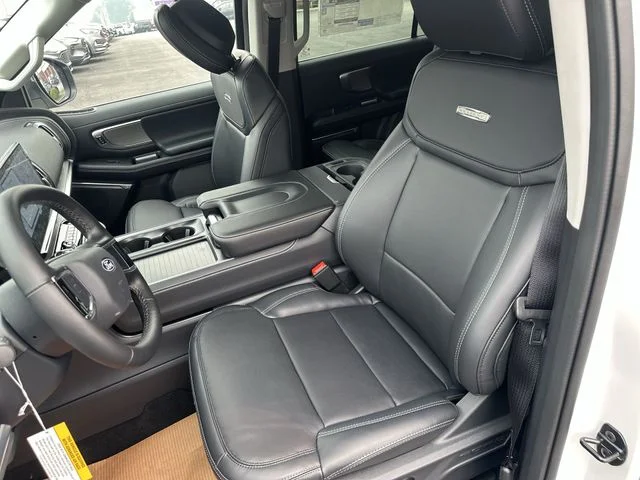 New 2027 Star White Metallic Tri-Coat Ford Platinum image 14