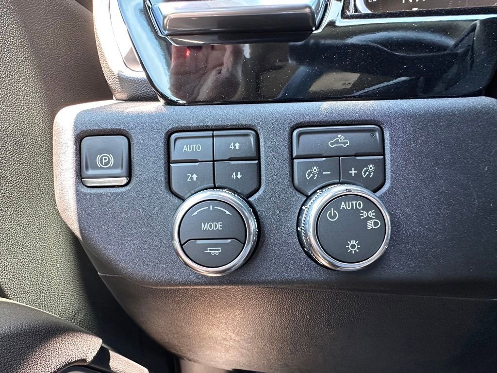 New 2026 Sterling Metallic GMC SLE image 31
