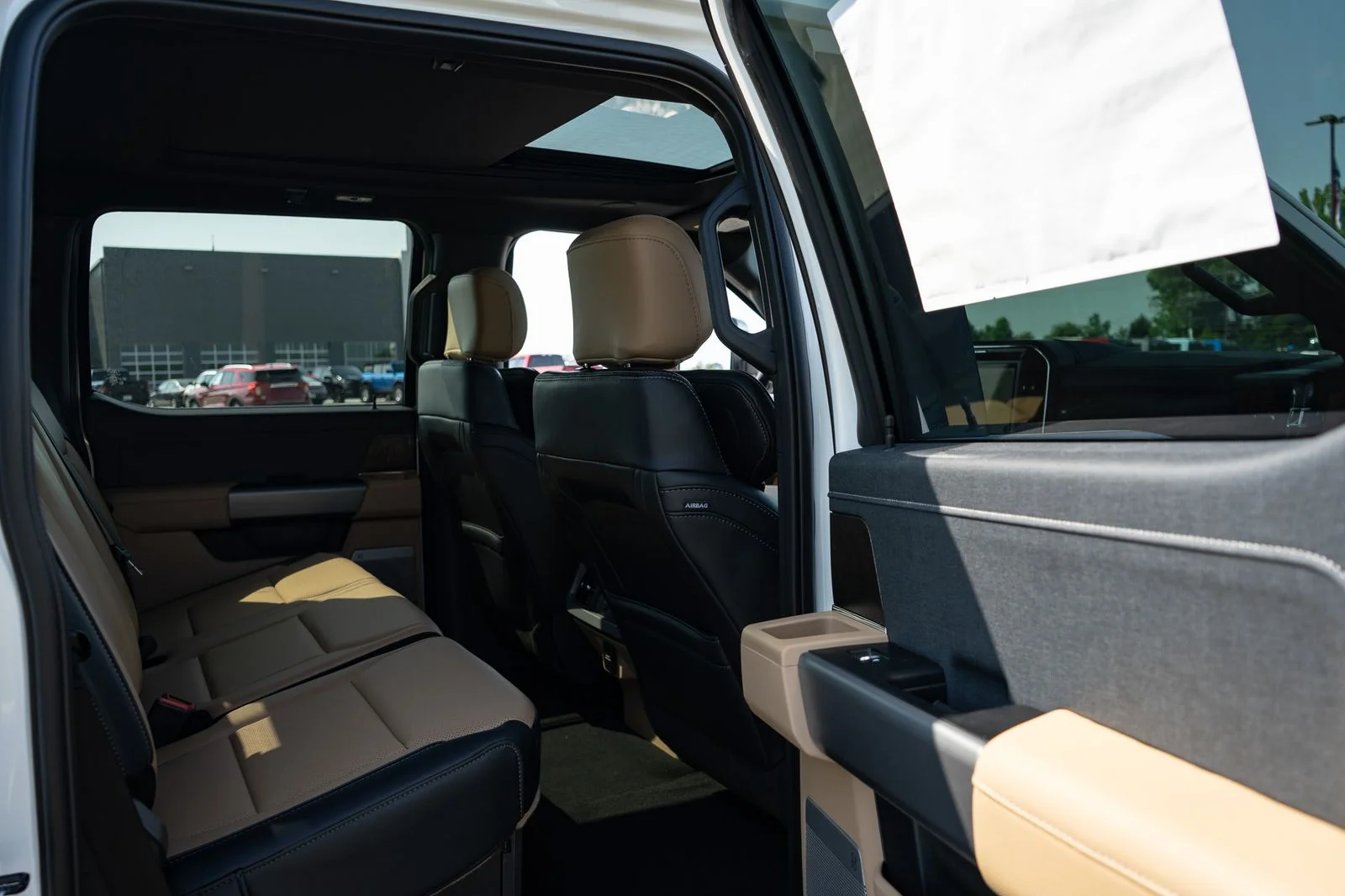 New 2026 Star White Metallic Tri-Coat Ford F-250® Lariat® image 40