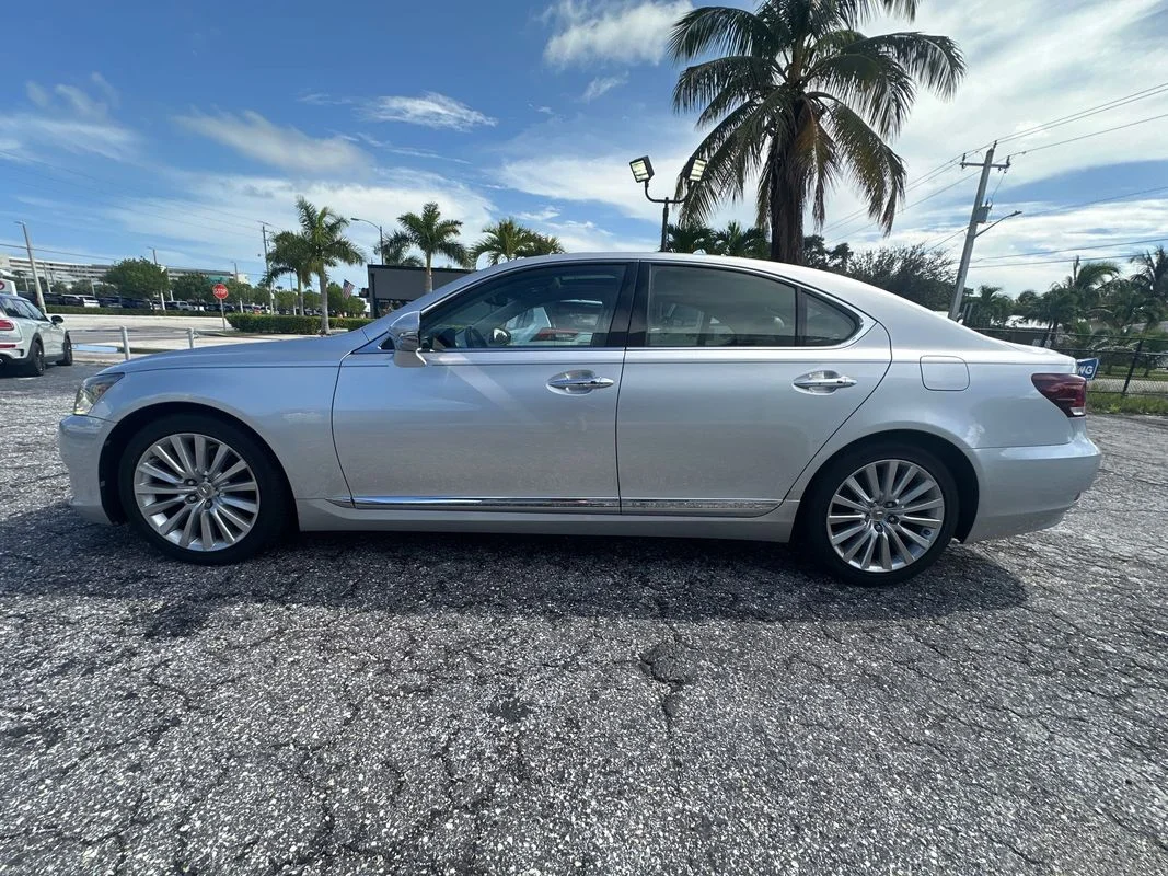 Used 2014  Lexus  image 8