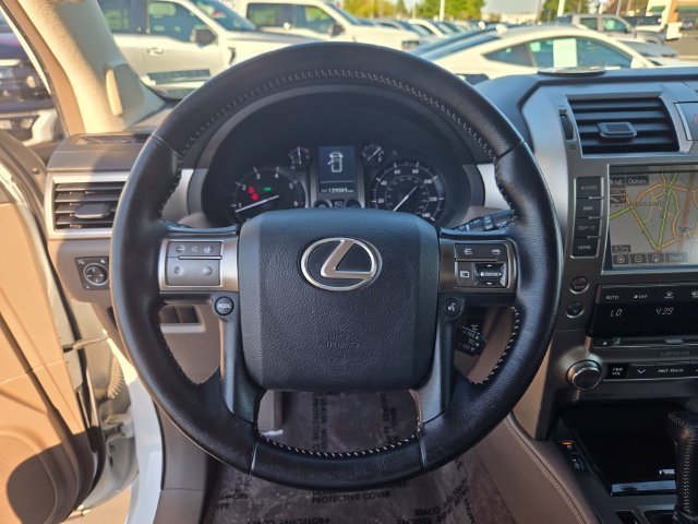 Used 2017  Lexus 460 image 20