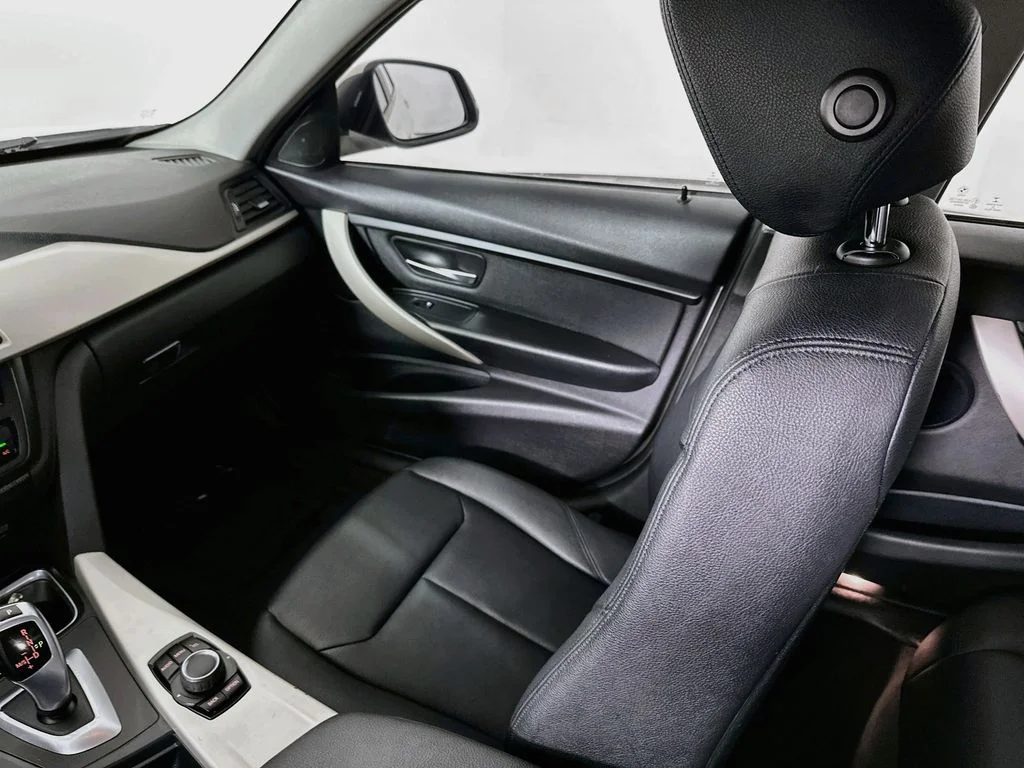 Used 2015 Alpine White BMW 320i image 21