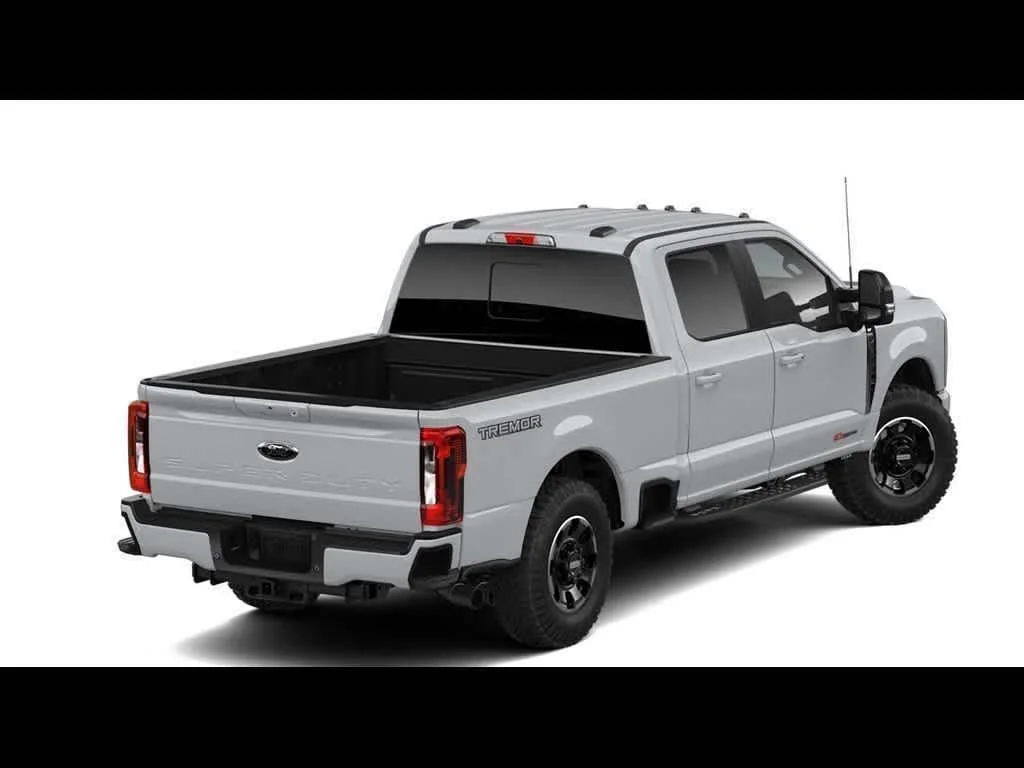 New 2026 Avalanche Ford XLT image 3