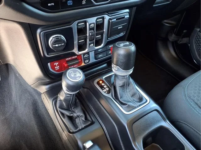 Used 2024  Jeep Rubicon image 9