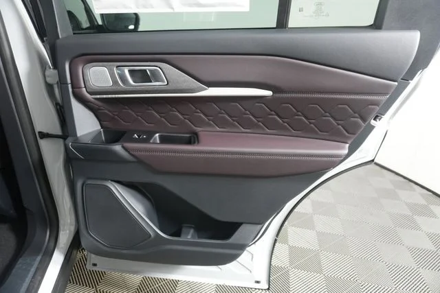 New 2027 Avalanche Gray Ford Platinum™ image 31