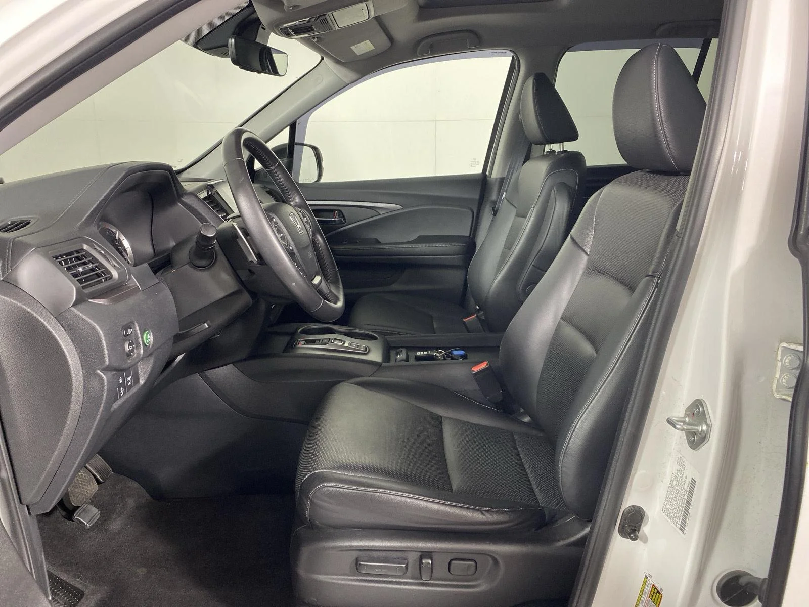 Used 2023 Platinum White Pearl Honda RTL image 11