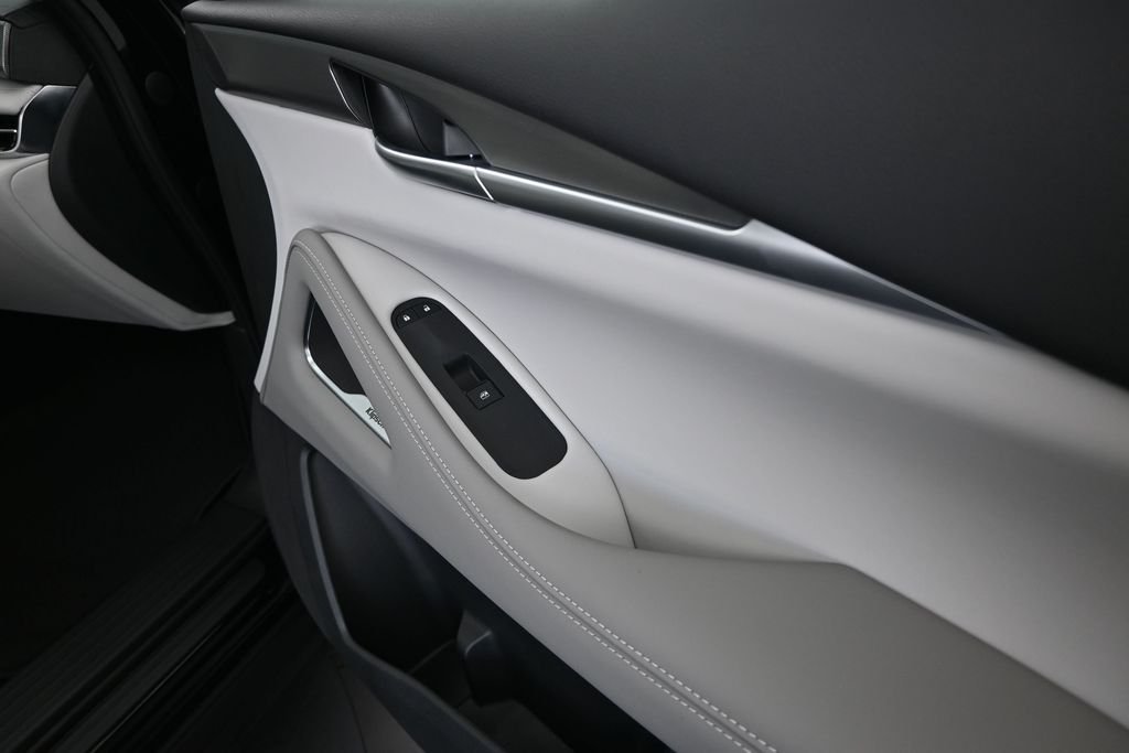 New 2027 MINERAL BLACK INFINITI Luxe FWD image 24