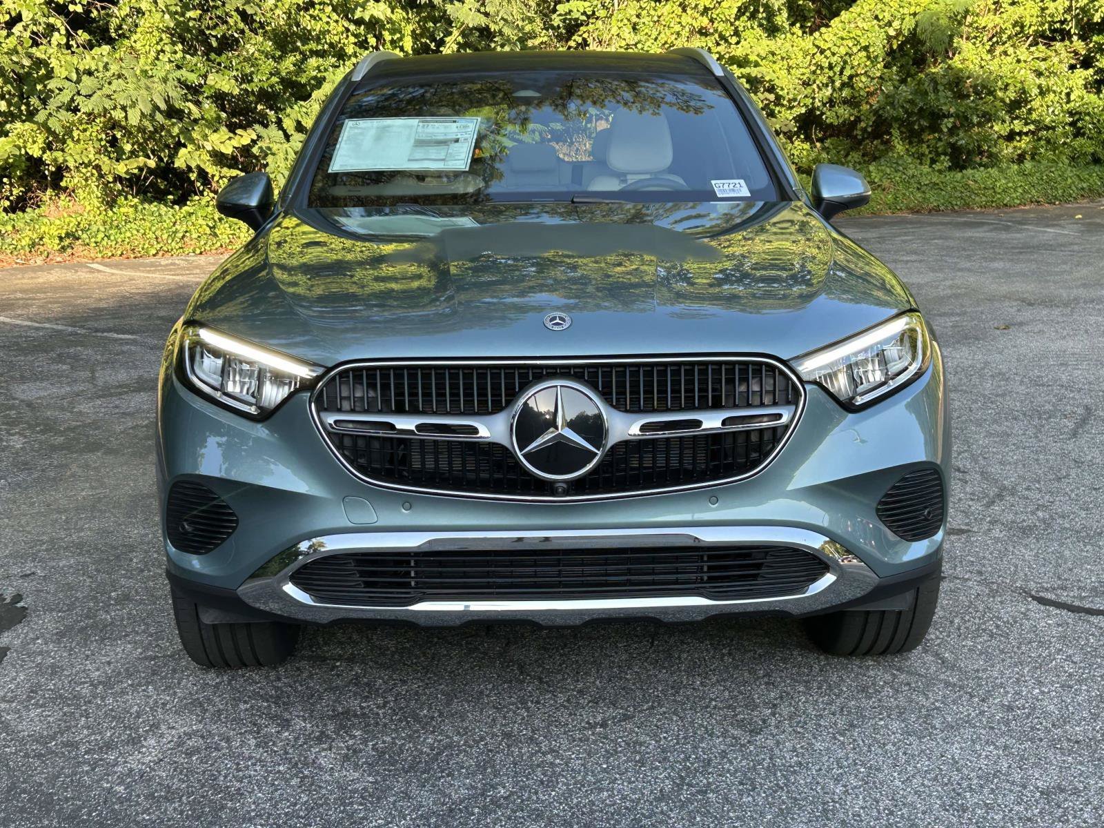 New 2027 Verde Silver Metallic Mercedes-Benz GLC 300 SUV image 3