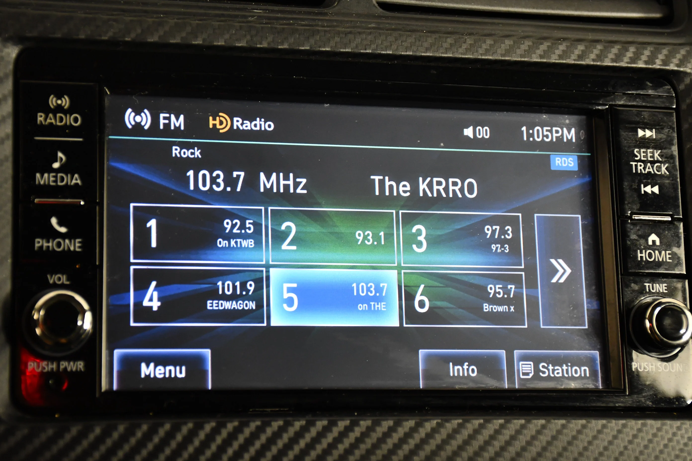 Used 2022 White Diamond Mitsubishi ES image 27