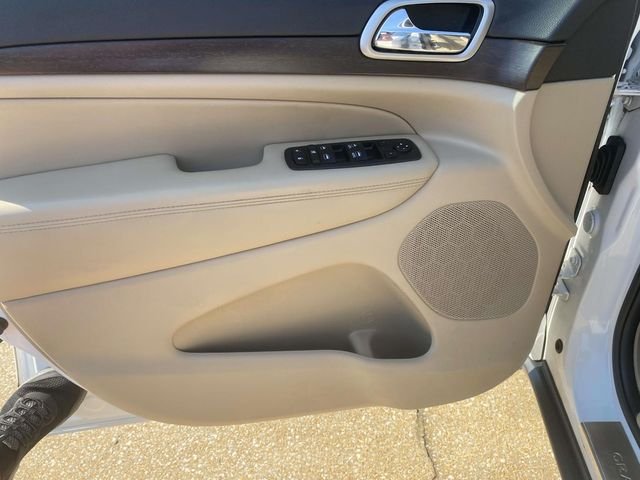 Used 2018 White Jeep Laredo E image 12