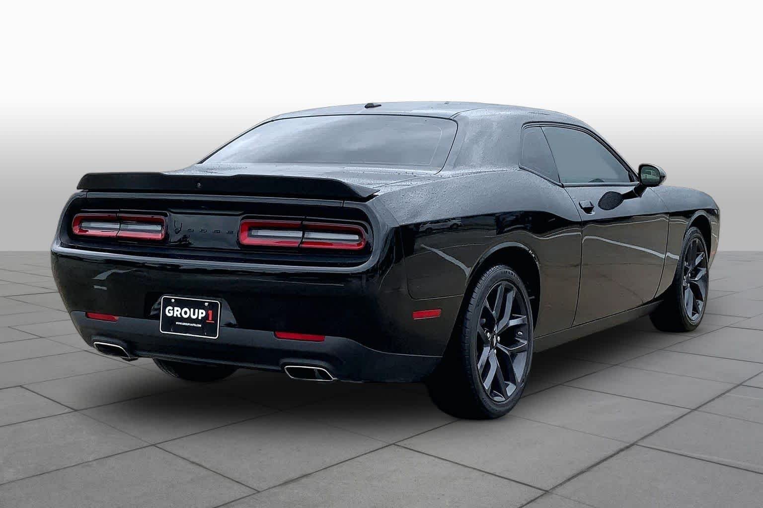Used 2023 Pitch Black Clearcoat Dodge SXT image 11