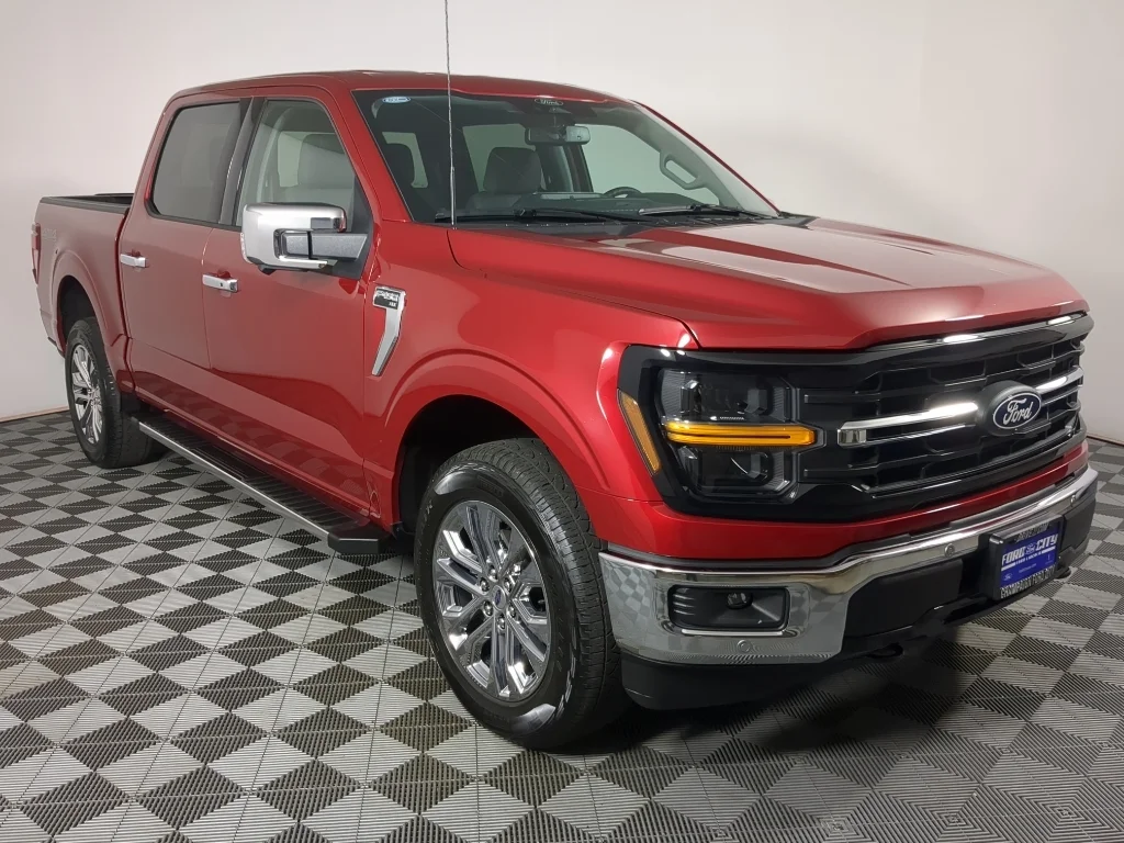 Used 2025 Red Ford XLT image 2