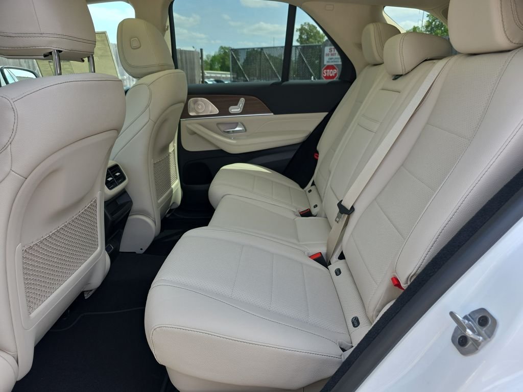 New 2026 MANUFAKTUR Moonlight White Metallic Mercedes-Benz GLE 450 image 12