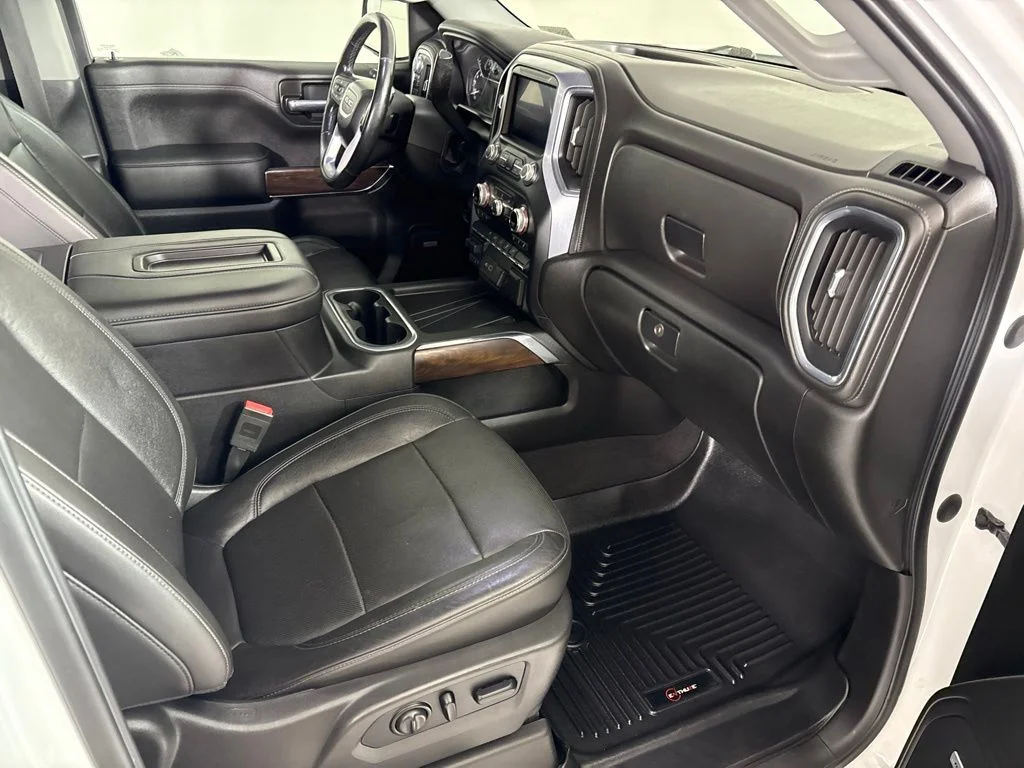 Used 2020 White GMC SLT image 25