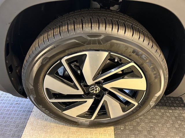 New 2026 White Volkswagen 2.0T SE w/Technology image 9
