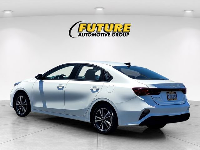 Used 2023 White Kia LXS image 6
