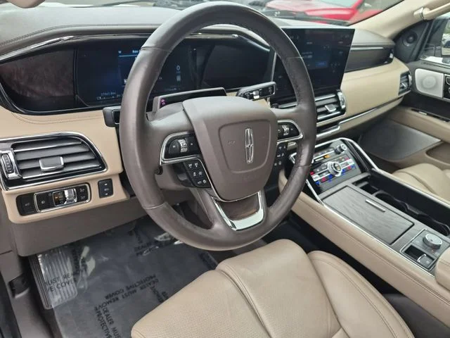 Used 2024 White Lincoln Reserve image 16