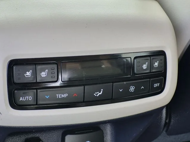Used 2021 White Hyundai Limited image 27