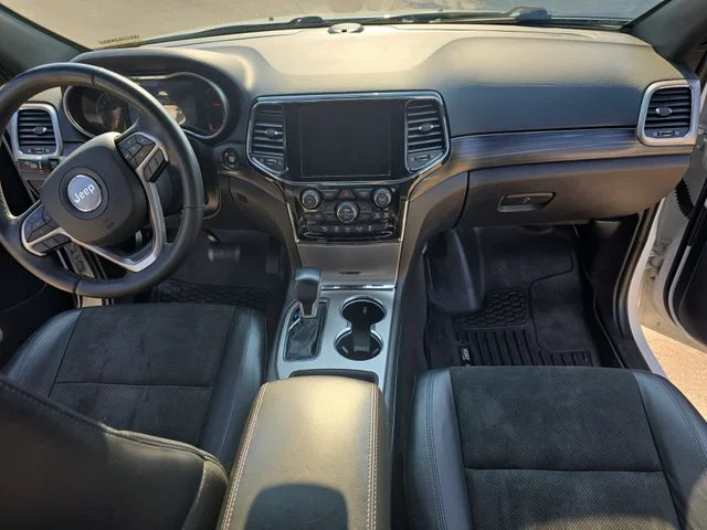 Used 2019 White Jeep Laredo E image 10