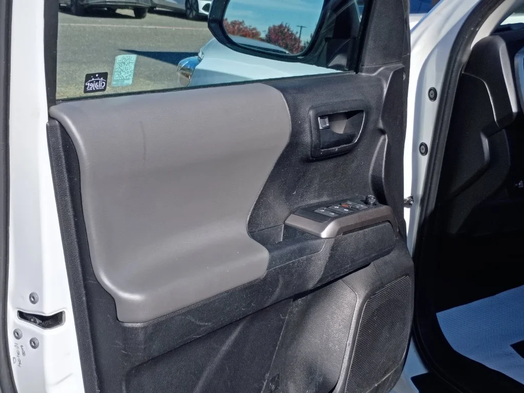 Used 2023 Ice Toyota SR5 image 14
