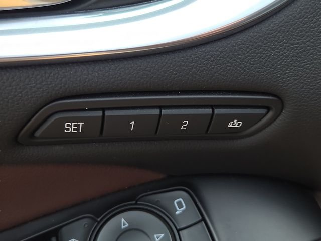 Used 2018 White Frost Buick Avenir image 12