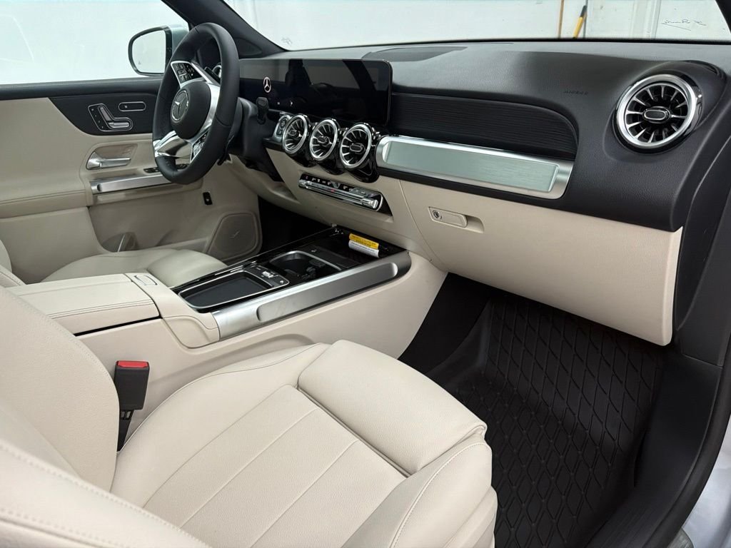 Used 2026 Cirrus Silver Metallic Mercedes-Benz GLB 250 image 26