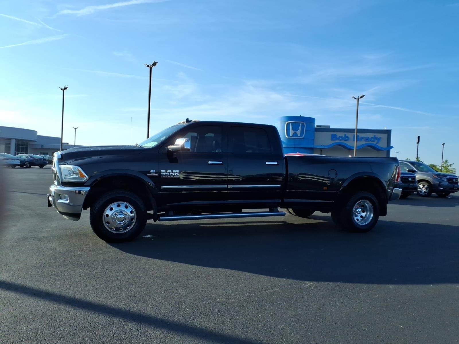 Used 2018 Brilliant Black Crystal Pearl Coat RAM Laramie image 14