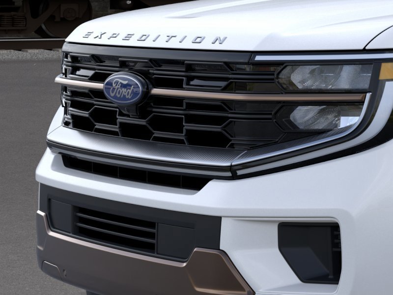 New 2026 Star White Metallic Tri-Coat Ford King Ranch image 17