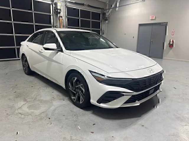Used 2025 White Hyundai Limited image 3