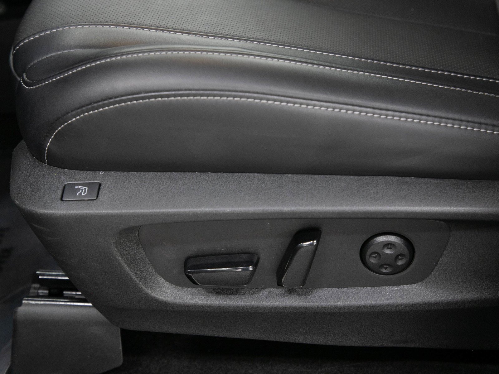 Used 2023 Graphite Shadow INFINITI Sensory image 28