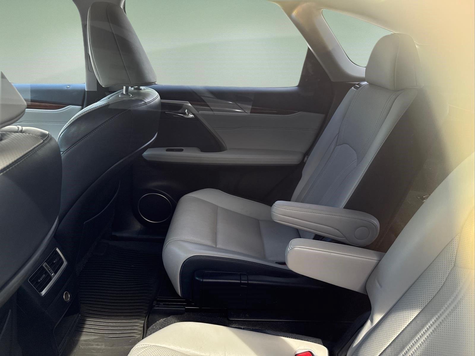 Used 2019 Silver Lining Metallic Lexus RX 350L Premium image 5