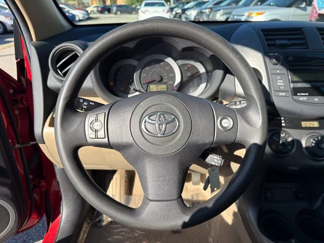 Used 2011 Red Toyota Base image 11