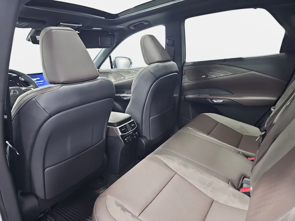 New 2026 Eminent White Pearl Lexus LUXURY image 11