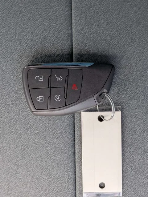 Used 2021 WHITE FROST TRICOAT GMC Denali image 35