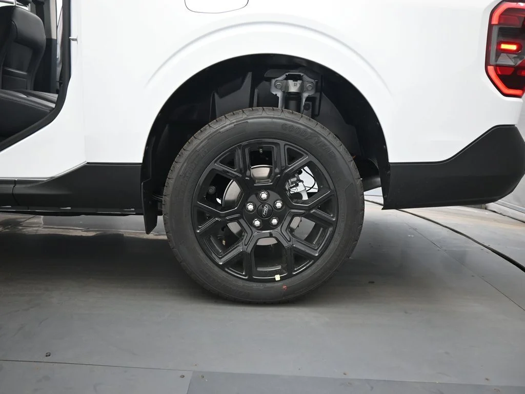 New 2026 Oxford White Ford Lariat image 23