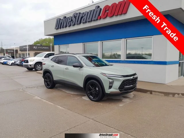Used 2025 Green Chevrolet ACTIV image 2