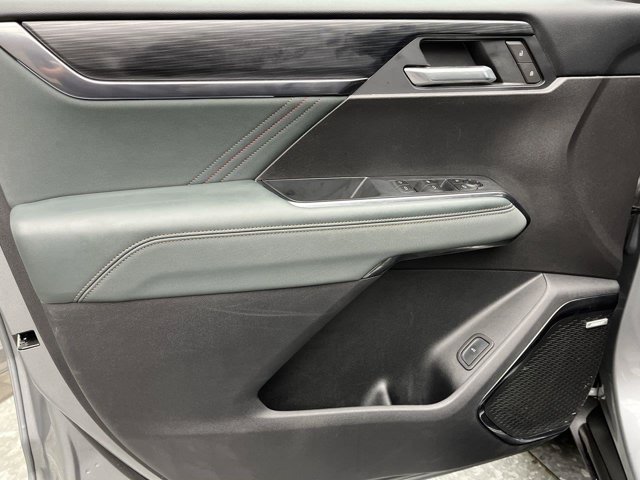 Used 2025 Sterling Metallic GMC AWD AT4 image 7