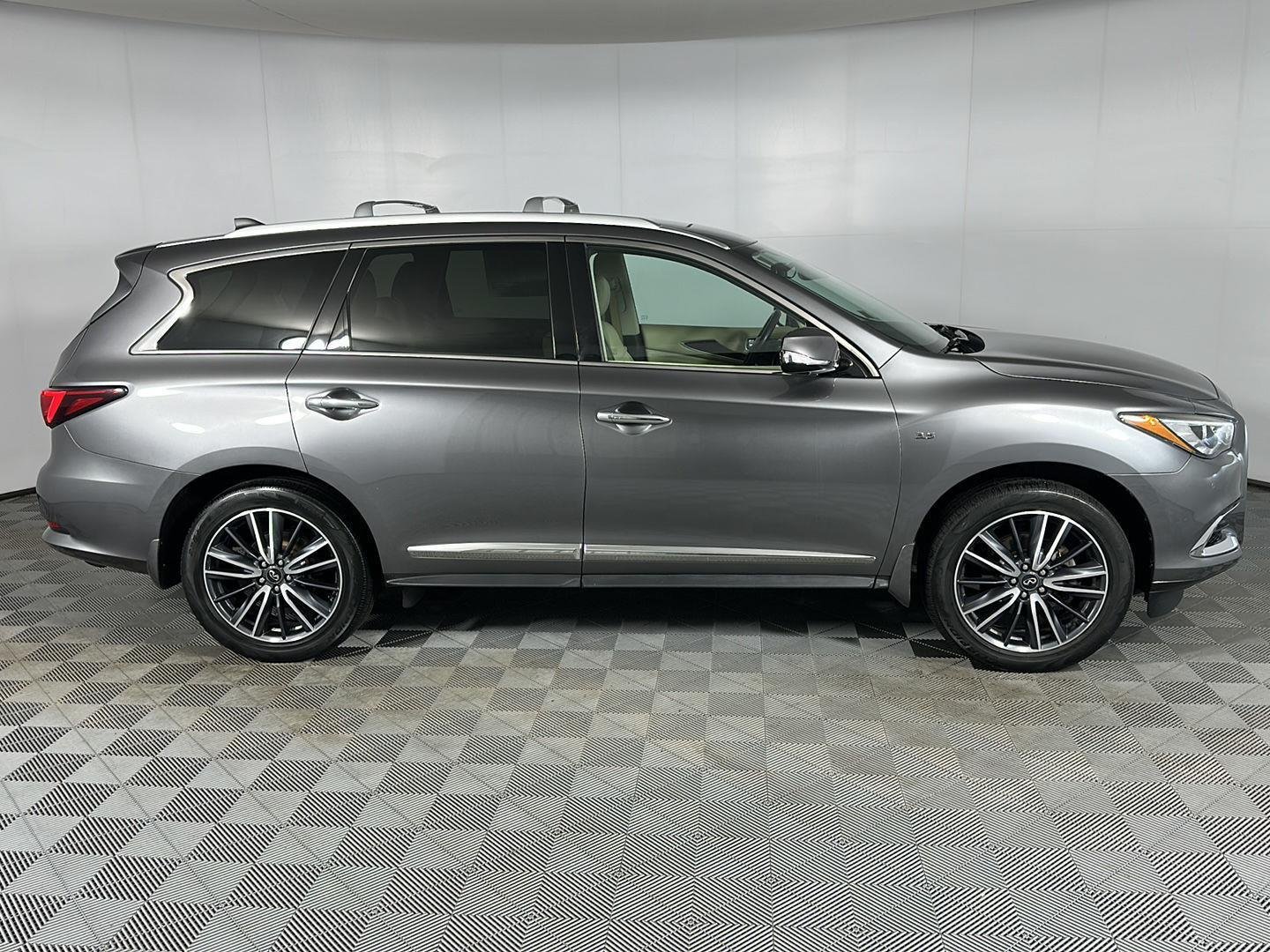 Used 2020 Graphite Shadow INFINITI LUXE image 31