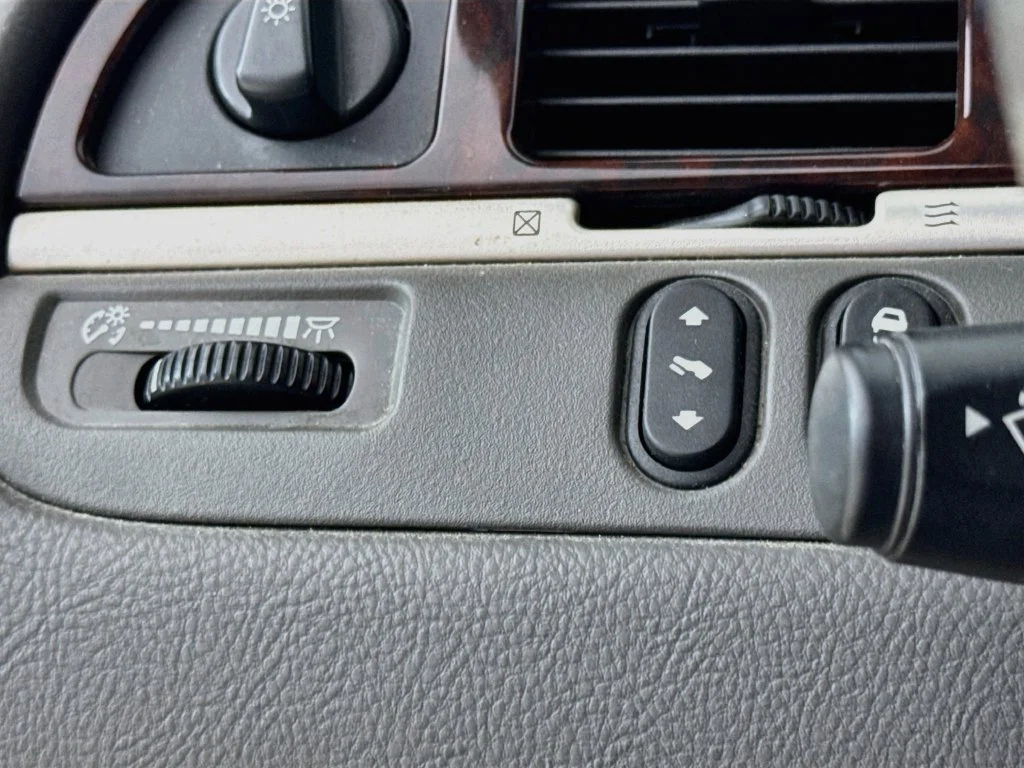 Used 2007 White Lincoln Signature image 13