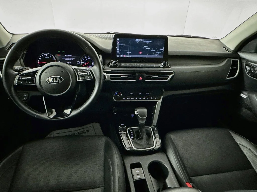 Used 2021 White Kia SX image 26
