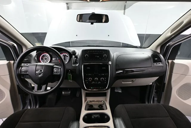 Used 2013 Silver Dodge SXT image 23