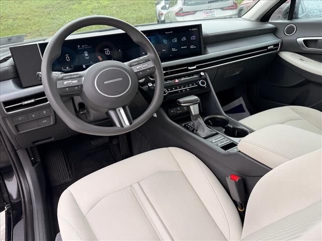 Used 2026 Black Hyundai SE image 6